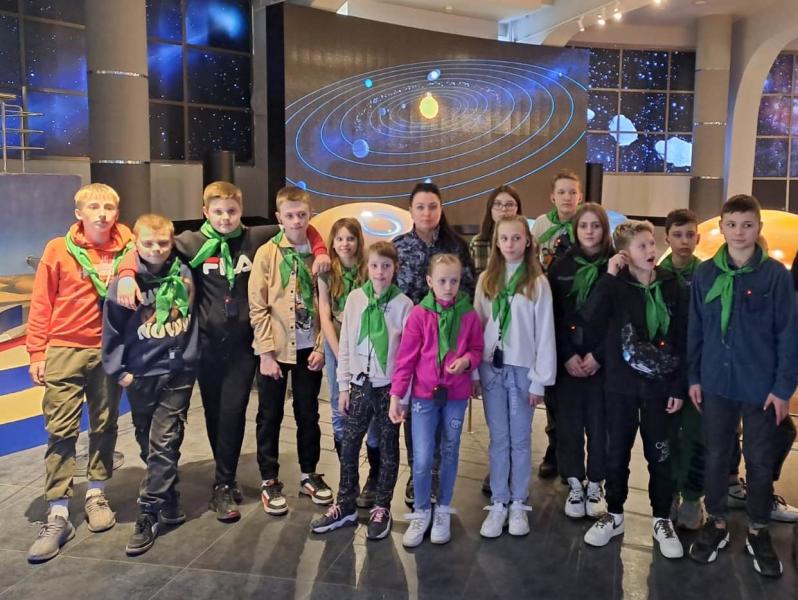 Сотрудники Росгвардии организовали экскурсию в Московский Планетарий для учеников подшефной школы