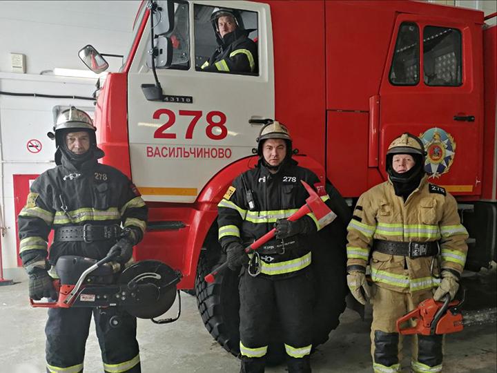 Жители Наро-Фоминского городского округа поблагодарили пожарных ГКУ МО «Мособлпожспас» за спасение своего дома