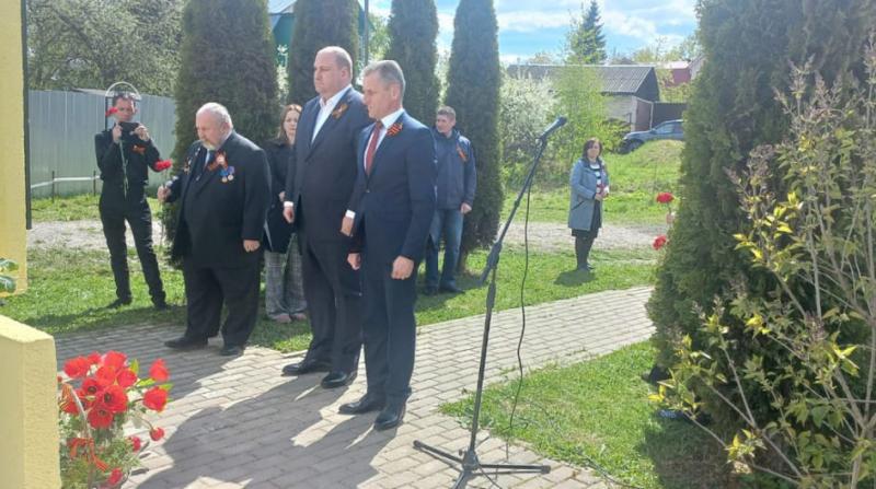Кирилл Кудряшов совместно с Первым Заместителем Главы Администрации возложили цветы в микрорайоне Болшево