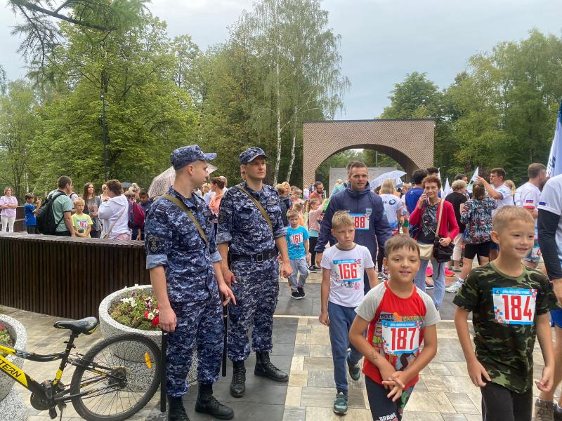 Сотрудники Росгвардии обеспечивали охрану общественного порядка и безопасность в период проведения для физкультурника