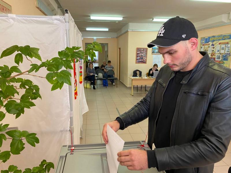 Спортсмен из Реутова Руслан Киселёв проголосовал на выборах губернатора Подмосковья