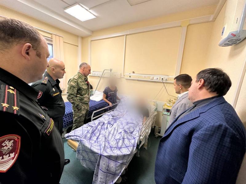 Глава Реутова навестил военнослужащих в госпитале войск нацгвардии