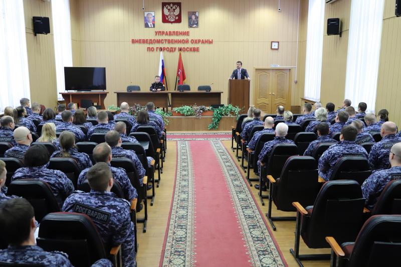 Круглый стол ко Дню конституции прошел в столичном главке Росгвардии