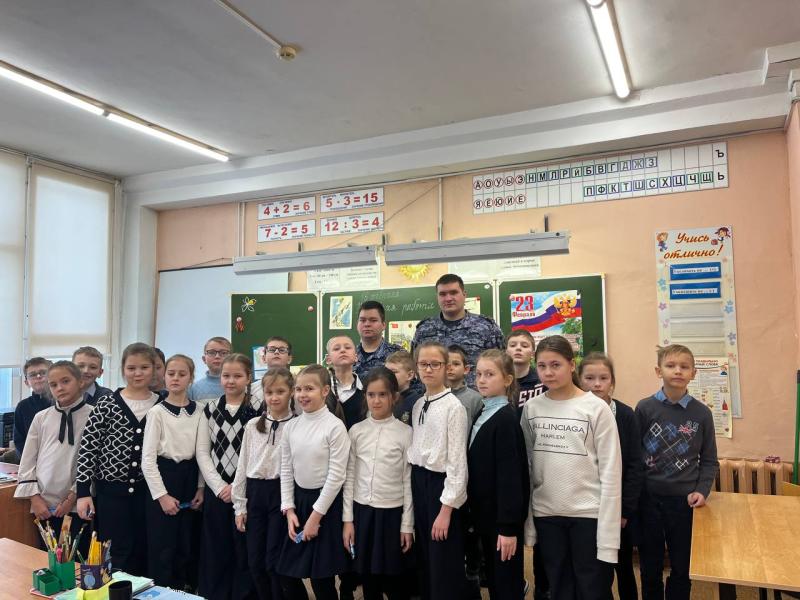 Сотрудники Егорьевского ОВО провели урок мужества приуроченный к 23-му февраля в 12-й школе города Егорьевск.