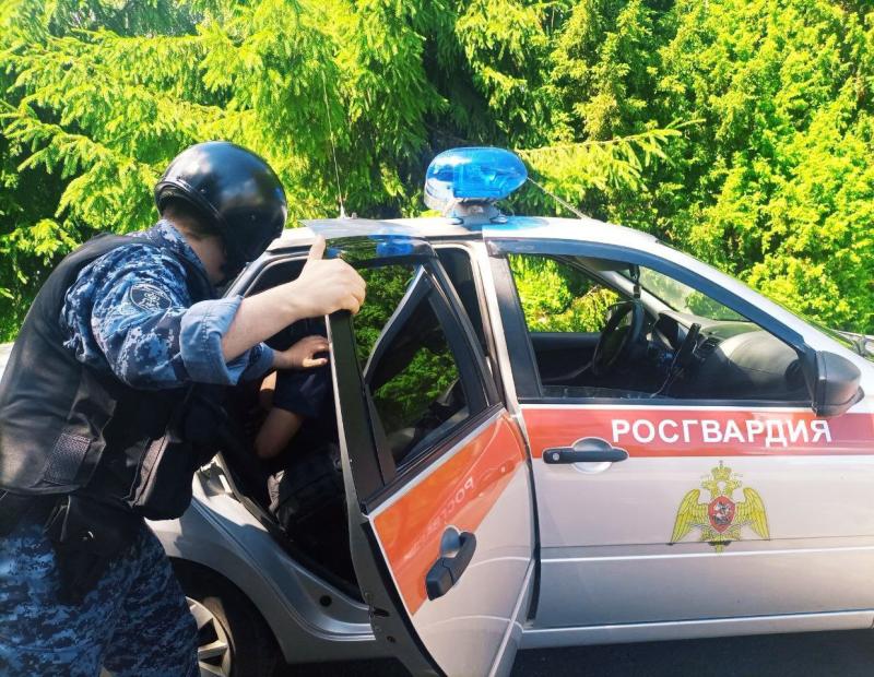 В Подмосковье сотрудники Росгвардии задержали подозреваемую в краже партии товаров из супермаркета 
