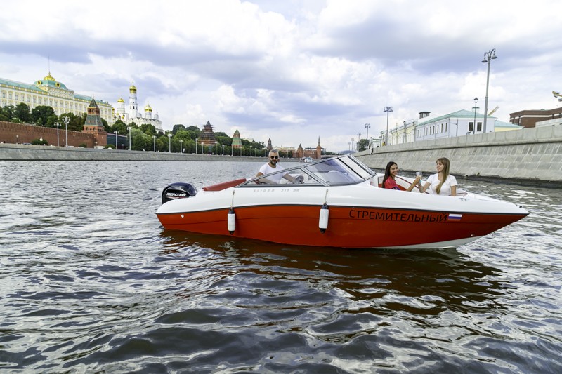 Прогулки на катере по Москве: Где и что посмотреть на воде