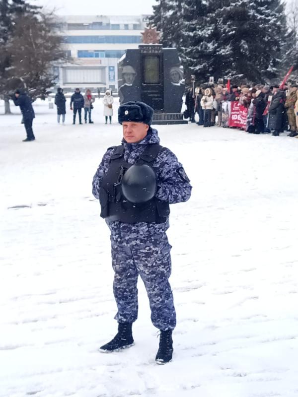 Солнечногорские росгвардейцы приняли участие в мероприятии в День памяти воинов-интернационалистов.