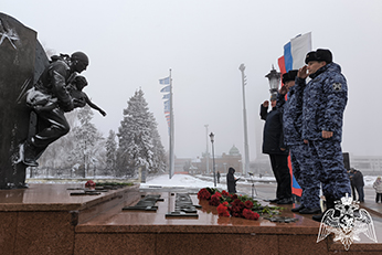 В Ульяновске росгвардейцы почтили память Героя России Дмитрия Разумовского