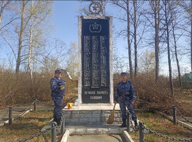 Ступинские Росгвардейцы приняли участие в акции “Вахта памяти” благоустройство памятных мест .