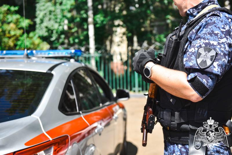 Подмосковные росгвардейцы задержали подозреваемого в краже из сетевого магазина