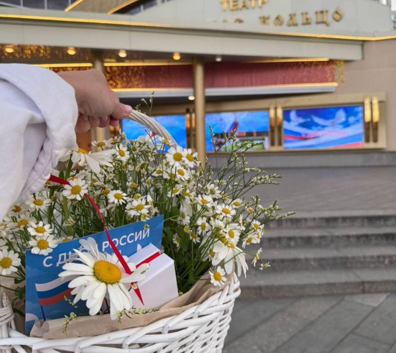 «585*ЗОЛОТОЙ» в День России преподнесла оригинальные подарки знаковым личностям в области культуры и спорта