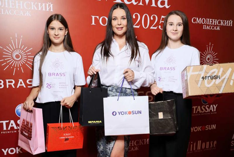 Шоколадные комплименты звездным мамам: в Москве прошла премия "Мама Года 2025"