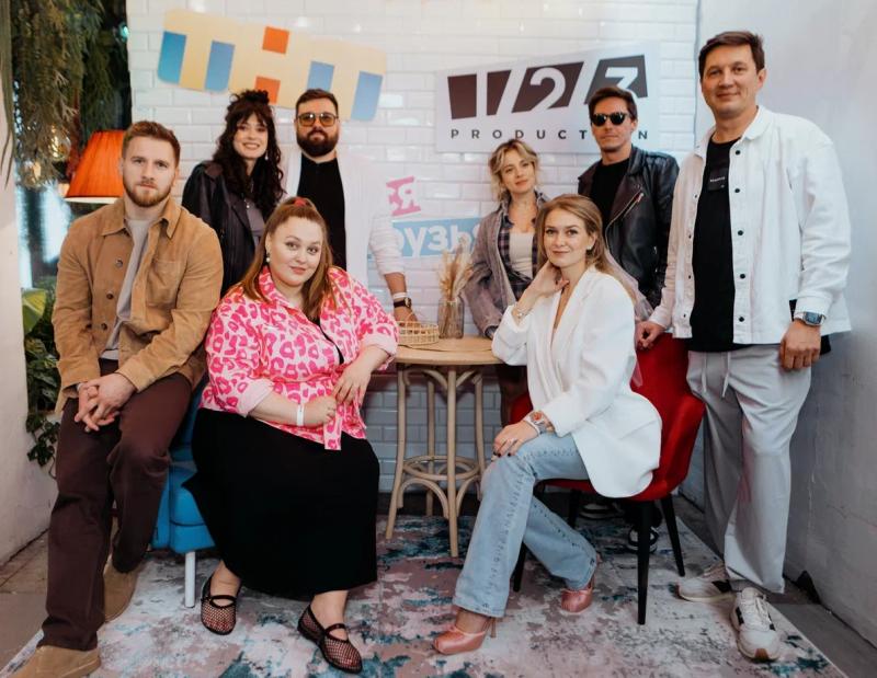В Москве состоялась закрытая премьера сериала «Остаться друзьями» с Анастасией Калашниковой, Борисом Дергачёвым, Алиной Алексеевой, Михаилом Кремером, Никитой Никитиным и Софьей Зайкой в главных ролях