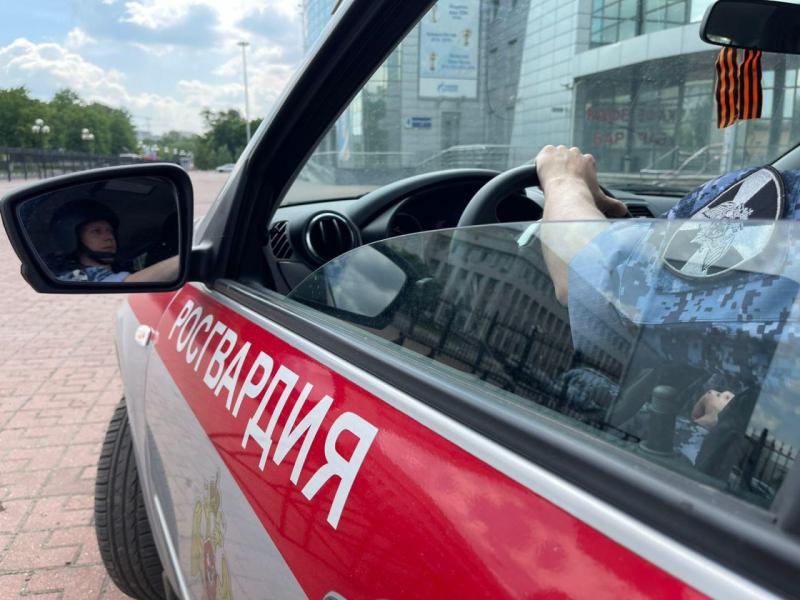 Росгвардейцы задержали мужчину, подозреваемого в угоне автомобиля в Подмосковье