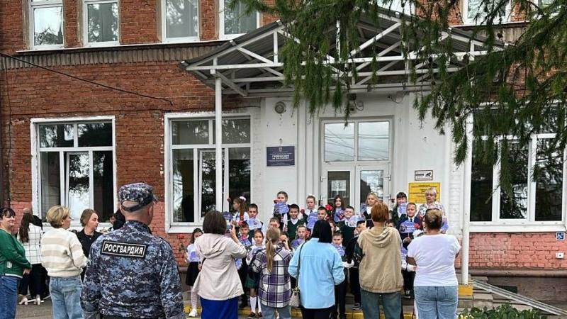 Росгвардейцы обеспечили общественный порядок и безопасность в День знаний