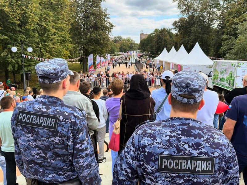 Росгвардия обеспечила охрану правопорядка в период проведения Дня города в Люберцах