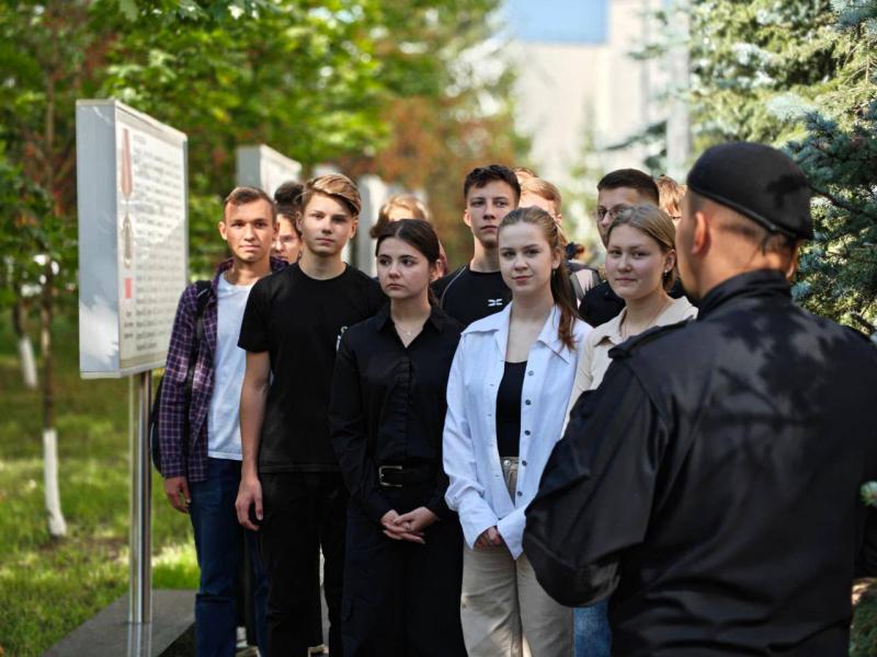 В московском ОМОН «Авангард» провели День открытых дверей для школьников