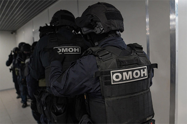 При поддержке столичного спецназа Росгвардии задержаны подозреваемые в хулиганстве на транспорте
