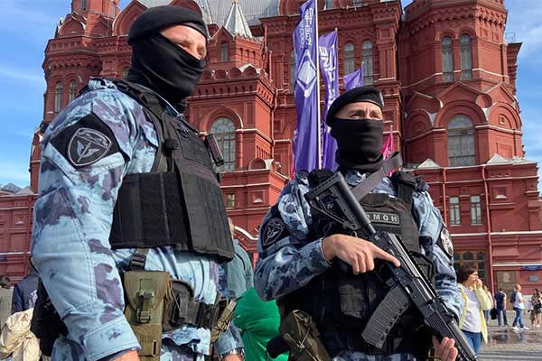 В Центре Москвы сотрудники спецподразделения Росгвардии задержали мужчину, находящегося в федеральном розыске