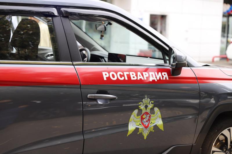 Сотрудники Росгвардии оказали помощь пожилому мужчине в Москве