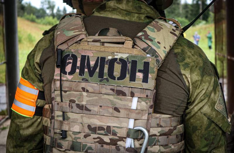 В Подмосковье при силовой поддержке спецназа Росгвардии задержаны подозреваемые в пособничестве телефонным мошенникам