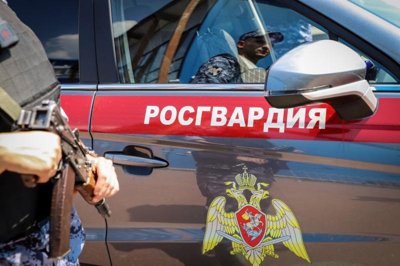 В Москве росгвардейцы задержали мужчину после нападения в банке с летальным исходом