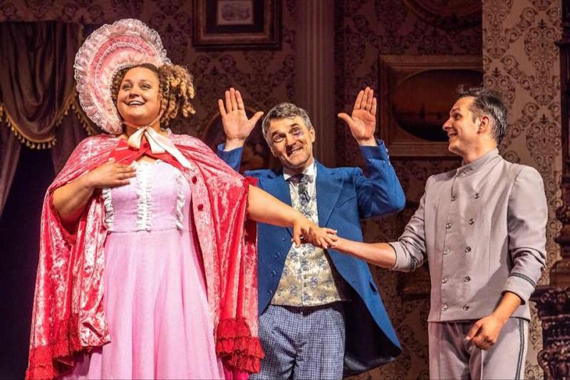 Топ-3 спектаклей ноября: мюзикл, классика и комедия