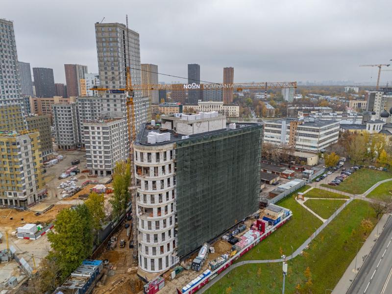 В бизнес-центре NOON началась облицовка фасада