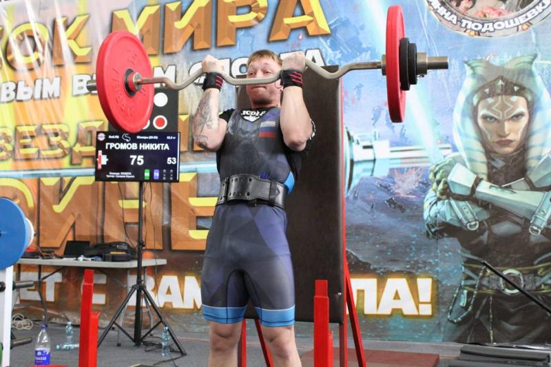 Сотрудник столичной Росгвардии в день создания пауэрлифтинга поделился достижениями в силовом виде спорта
