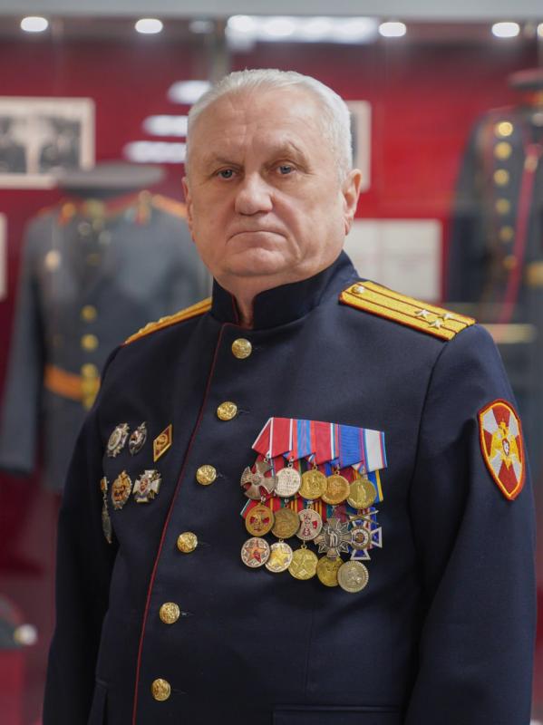 Председатель Совета ветеранов Главного управления Росгвардии по г. Москве полковник милиции в отставке Владимир Комаров поздравил ветеранов службы с праздником