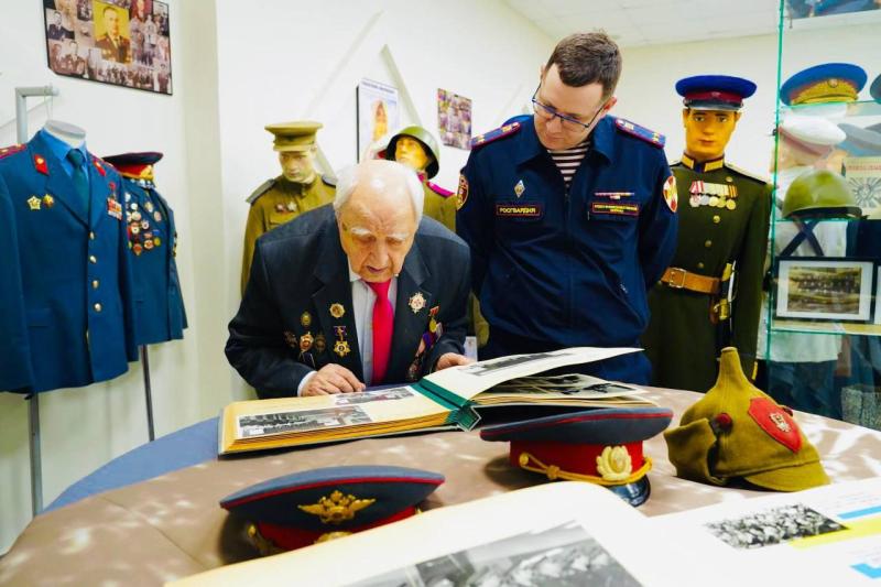 Сотрудники вневедомственной охраны столичного главка Росгвардии отметили День ветеранов войск правопорядка