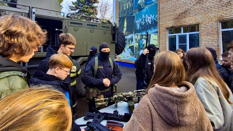 В Подмосковье сотрудники спецподразделения Росгвардии приняли участие в организации военно-патриотического форума
