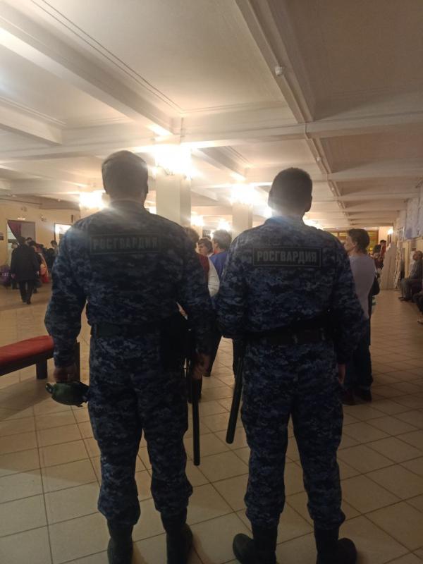 Сотрудники Егорьевского ОВО обеспечили охрану общественного порядка
на праздничном концерте ко Дню матери,