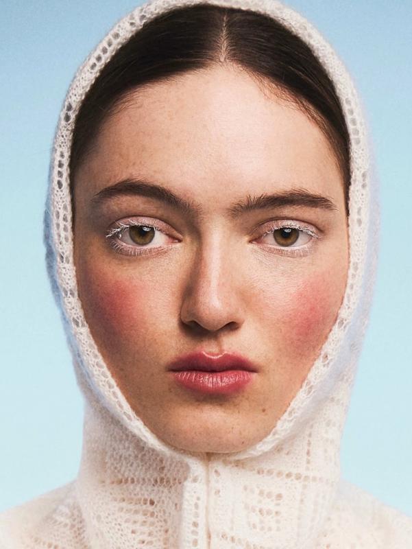 MAAG и Фабрика Оренбургских пуховых платков  представили совместную капсульную коллекцию