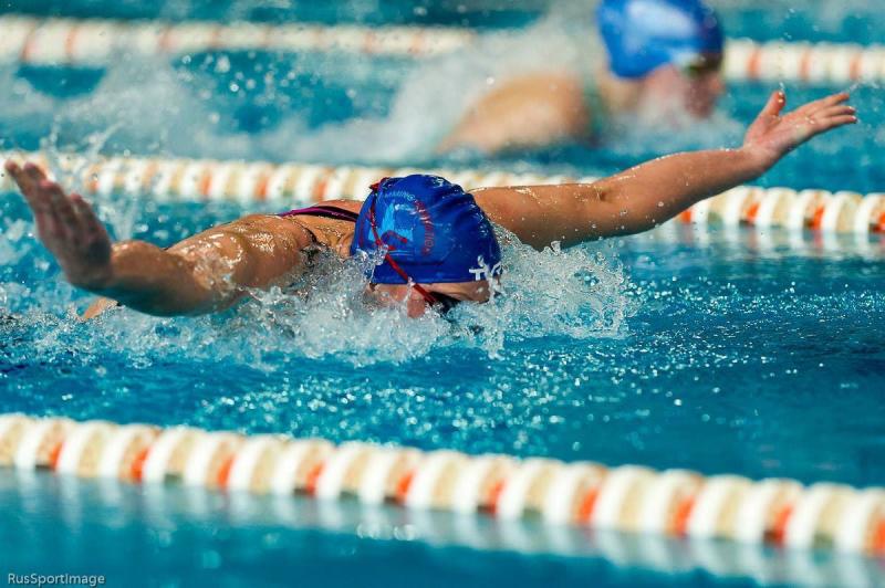 В Единый день плавания героиней рубрики «Знай наших» стала сотрудница СОБР «Булат» Главного управления Росгвардии по Московской области старший лейтенант полиции Алина Д.