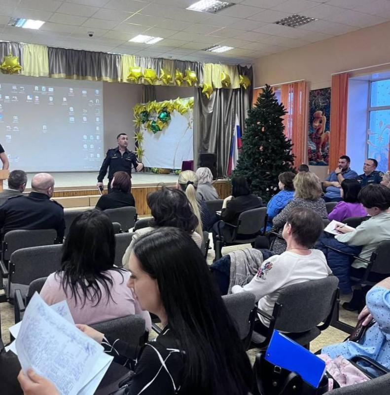 16 декабря на базе лицея 4 состоялось экстренное совещание по вопросам обеспечения комплексной безопасности в образовательных учреждениях муниципального округа Чехов