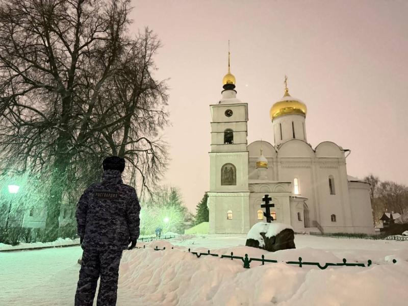 Росгвардейцы приняли участие в обеспечении безопасности рождественских богослужений